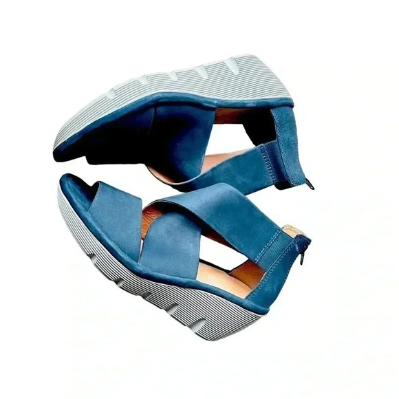 CLARKS WOMEN’S BLACK CROSS STRAP WEDGES•SIZE 8 1/2•NUBUCK LEATHER• - Picture 6 of 10